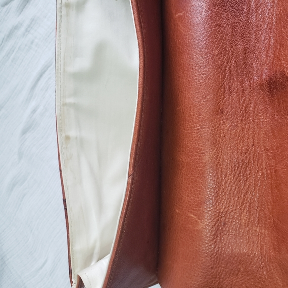 Catherine Rapetti distressed leather clutch - Picture 10 of 11